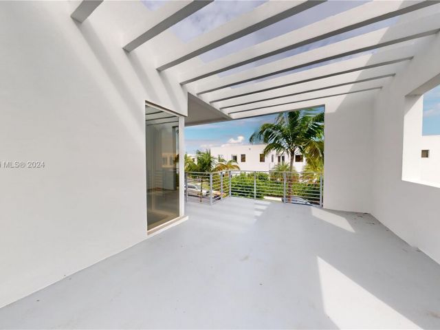 Продажа дома по адресу 9980 NW 74th Ter - фото 5587192