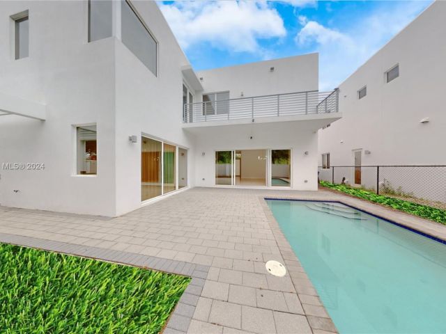 Продажа дома по адресу 9980 NW 74th Ter - фото 5587195