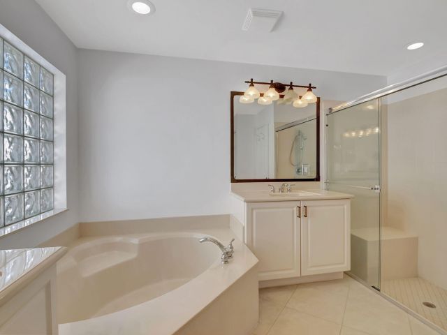 Продажа дома по адресу 6560 Hermosa Beach Lane - фото 5878115