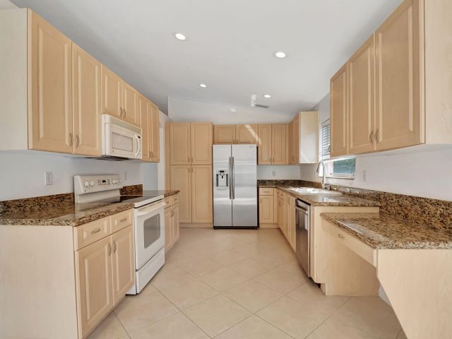 Продажа дома по адресу 6560 Hermosa Beach Lane - фото 5878124