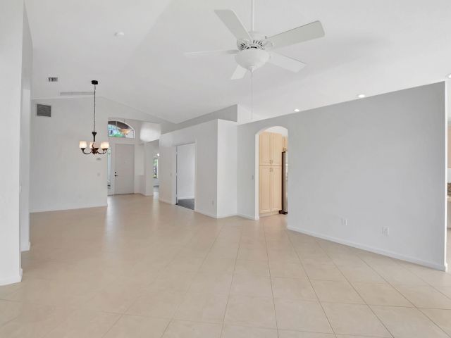 Продажа дома по адресу 6560 Hermosa Beach Lane - фото 5878125