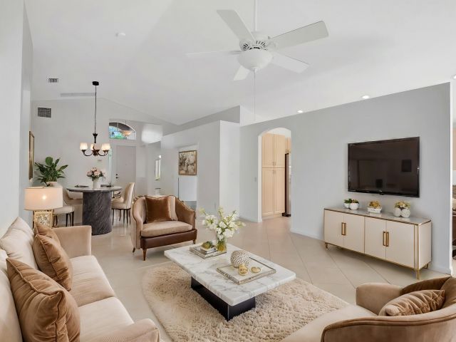 Продажа дома по адресу 6560 Hermosa Beach Lane - фото 5878126