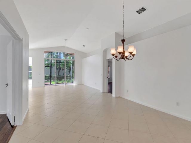 Продажа дома по адресу 6560 Hermosa Beach Lane - фото 5878129