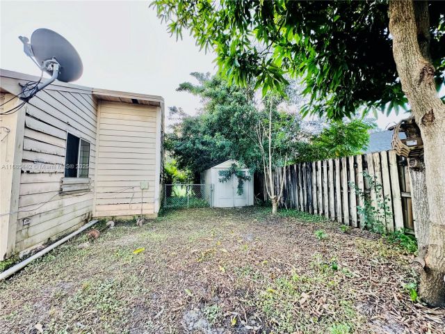 Продажа дома по адресу 8615 SW 15th St - фото 5549344