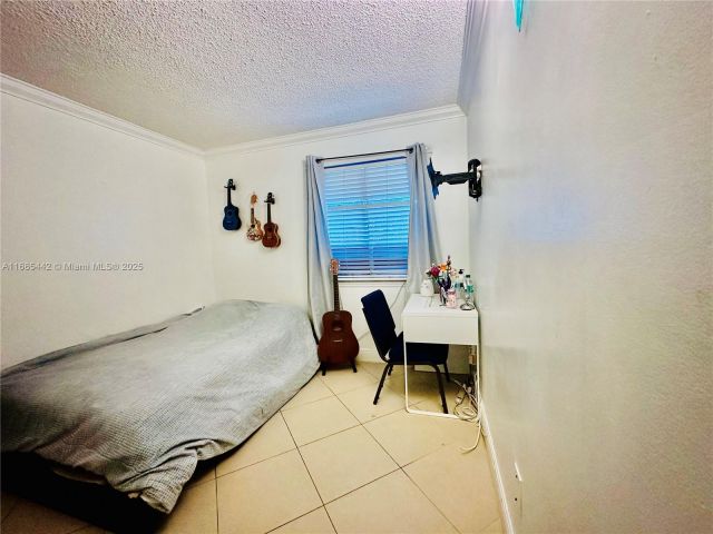 Продажа дома по адресу 8615 SW 15th St - фото 5549348