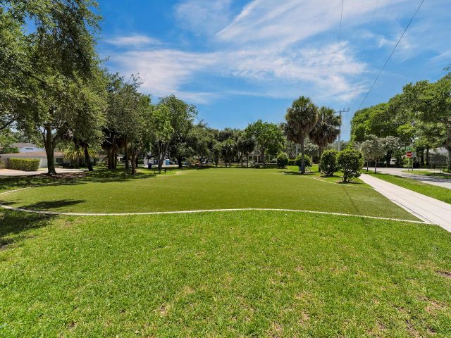 Продажа дома по адресу 805 SE 10th St - фото 5890644