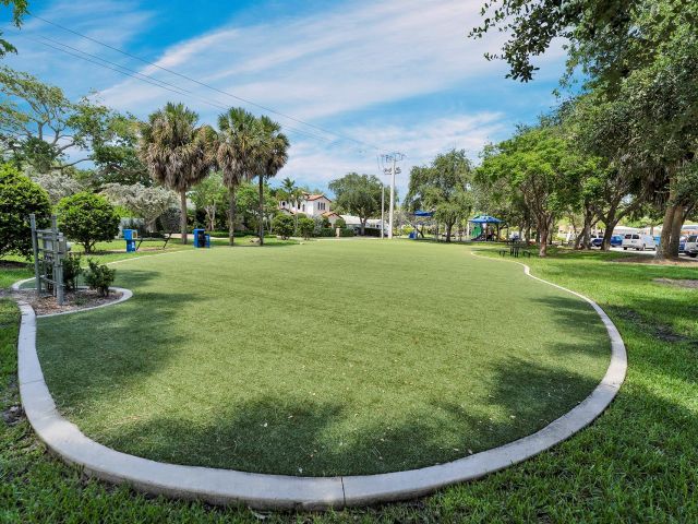 Продажа дома по адресу 805 SE 10th St - фото 5890646