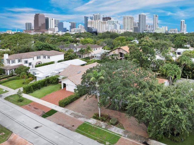 Продажа дома по адресу 805 SE 10th St - фото 5890648