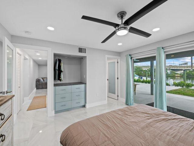 Продажа дома по адресу 2171 SW 23rd Ave - фото 6123347