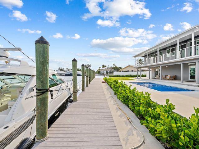 Продажа дома по адресу 2171 SW 23rd Ave - фото 6123348