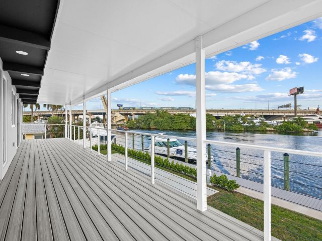 Продажа дома по адресу 2171 SW 23rd Ave - фото 6123349