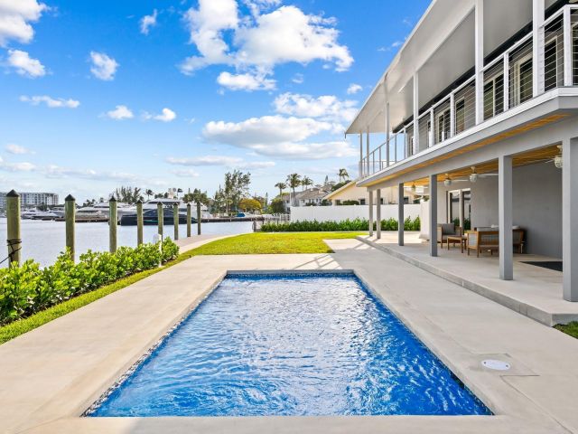 Продажа дома по адресу 2171 SW 23rd Ave - фото 6123353