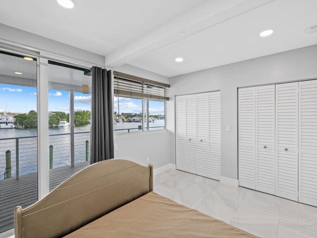 Продажа дома по адресу 2171 SW 23rd Ave - фото 6123357