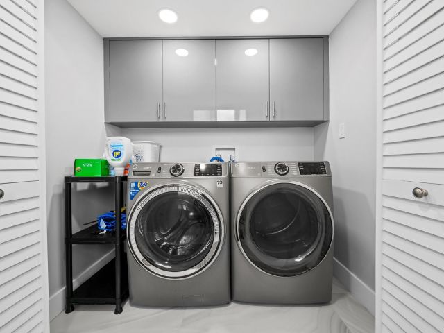 Продажа дома по адресу 2171 SW 23rd Ave - фото 6123358