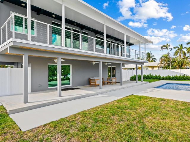 Продажа дома по адресу 2171 SW 23rd Ave - фото 6123359