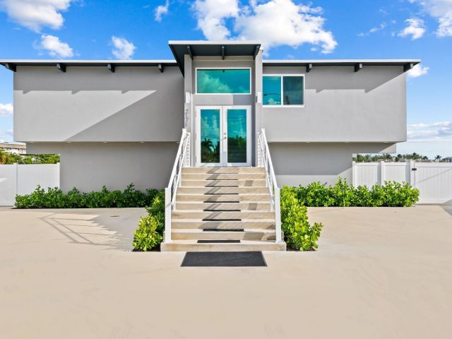 Продажа дома по адресу 2171 SW 23rd Ave - фото 6123362