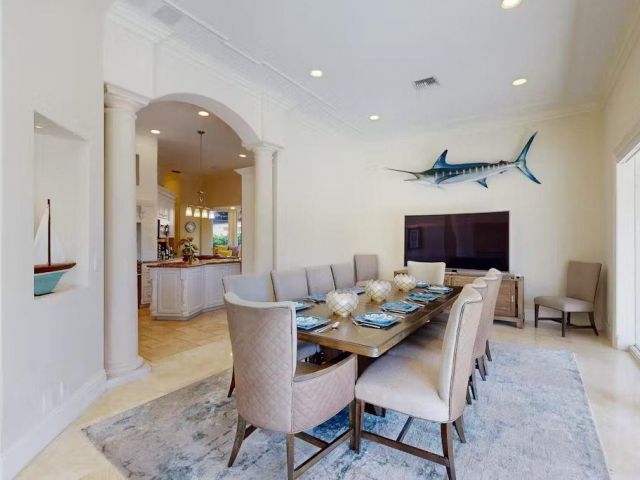 Продажа дома по адресу 3030 NE 45th St - фото 6280940