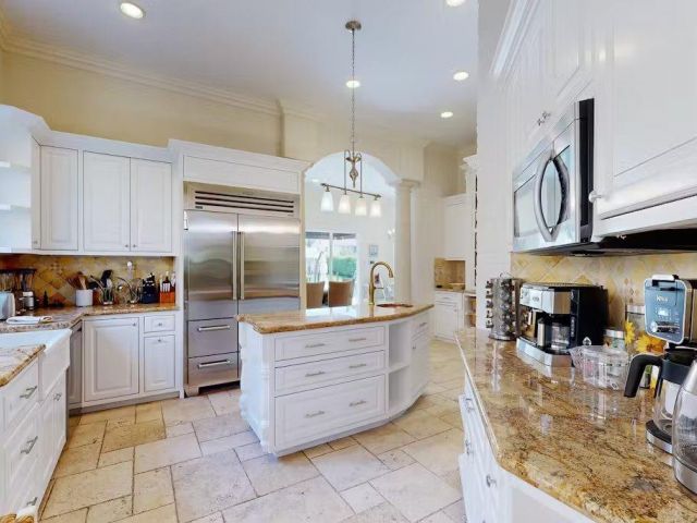 Продажа дома по адресу 3030 NE 45th St - фото 6280941