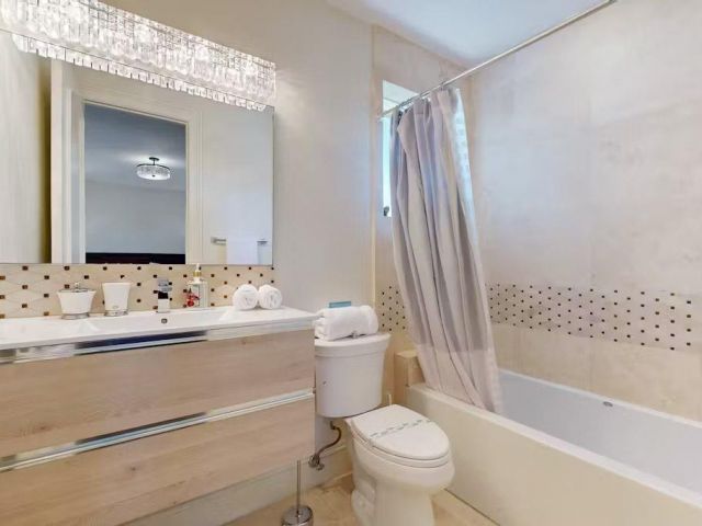 Продажа дома по адресу 3030 NE 45th St - фото 6280944