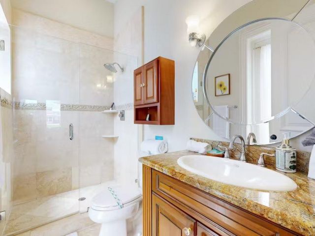 Продажа дома по адресу 3030 NE 45th St - фото 6280946