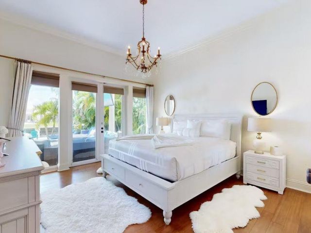 Продажа дома по адресу 3030 NE 45th St - фото 6280947