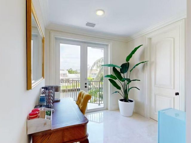 Продажа дома по адресу 3030 NE 45th St - фото 6280948