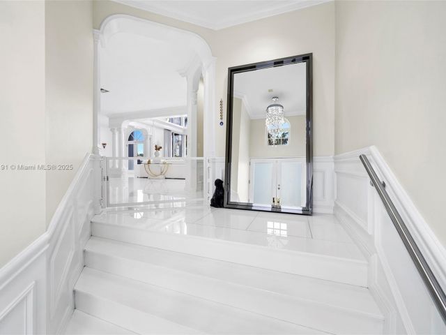 Продажа дома по адресу 19555 NE 37th Ave - фото 5561906