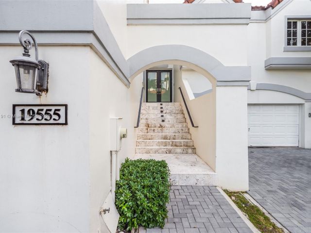 Продажа дома по адресу 19555 NE 37th Ave - фото 5561907