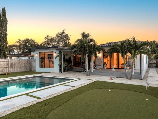 Продажа дома по адресу 861 NE 82nd St - фото 5709428