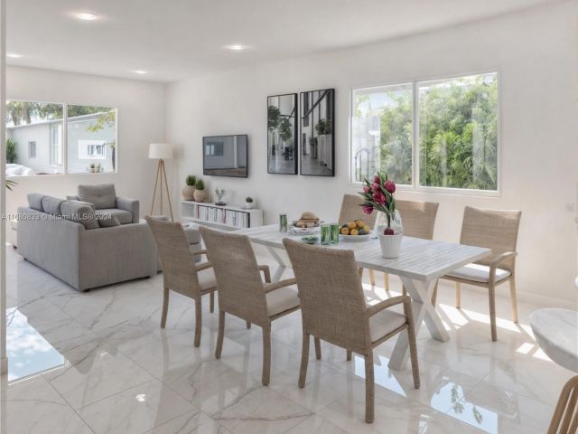 Продажа дома по адресу 721 NW 5th Ave - фото 5544983