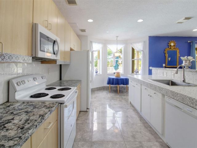 Продажа дома по адресу 6641 SW 166th Ct - фото 5792831