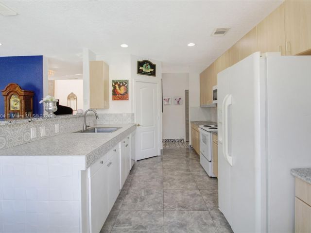 Продажа дома по адресу 6641 SW 166th Ct - фото 5792832