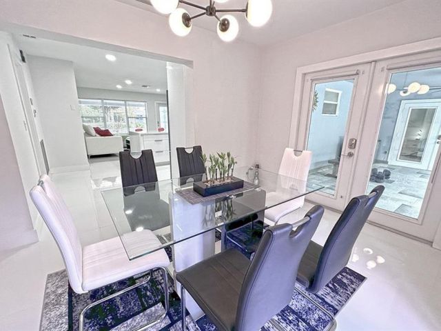 Продажа дома по адресу 2749 NW 9th Ave - фото 6254803