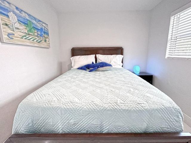 Продажа дома по адресу 2749 NW 9th Ave - фото 6254808