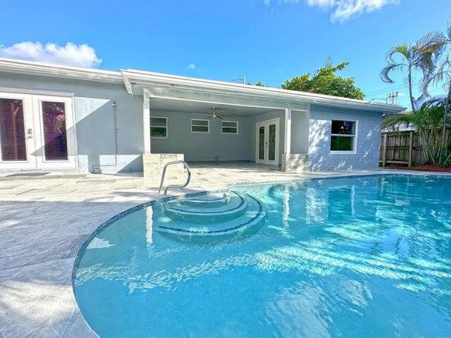 Продажа дома по адресу 2749 NW 9th Ave - фото 6254813