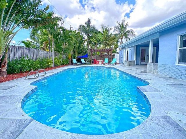 Продажа дома по адресу 2749 NW 9th Ave - фото 6254816