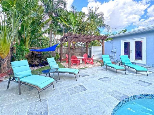 Продажа дома по адресу 2749 NW 9th Ave - фото 6254817