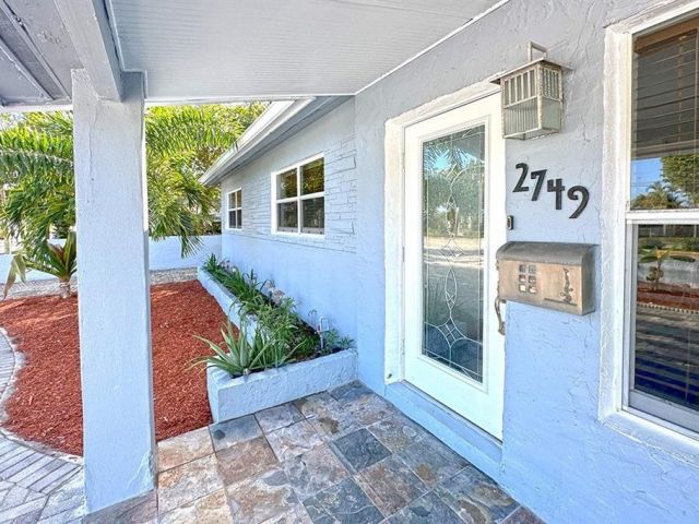 Продажа дома по адресу 2749 NW 9th Ave - фото 6254819