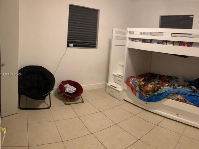 Продажа дома по адресу 815 NE 178th Ter - фото 5985570