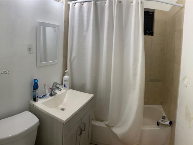 Продажа дома по адресу 815 NE 178th Ter - фото 5985571