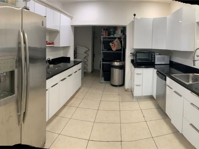 Продажа дома по адресу 815 NE 178th Ter - фото 5985572