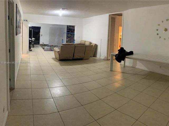 Продажа дома по адресу 815 NE 178th Ter - фото 5985573