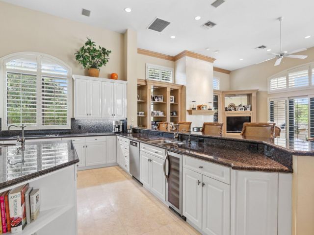 Продажа дома по адресу 18800 Long Lake Drive - фото 5942991