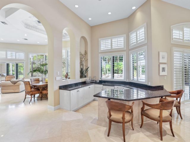 Продажа дома по адресу 18800 Long Lake Drive - фото 5943000