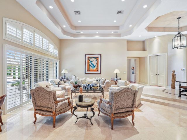 Продажа дома по адресу 18800 Long Lake Drive - фото 5943002