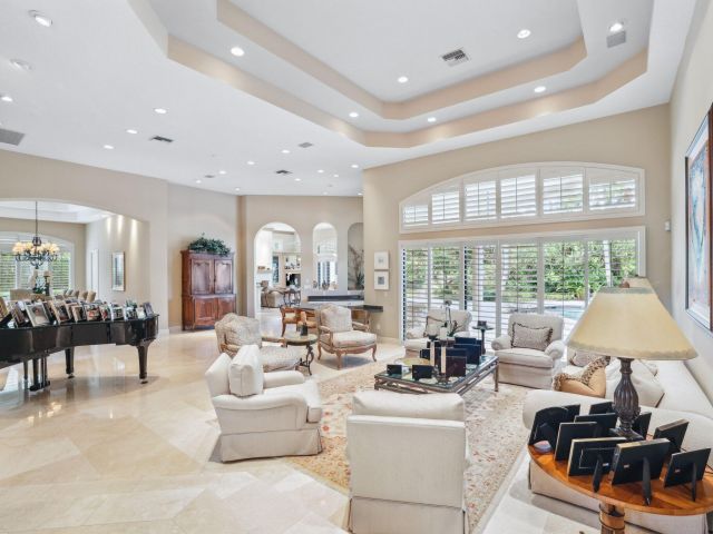 Продажа дома по адресу 18800 Long Lake Drive - фото 5943004