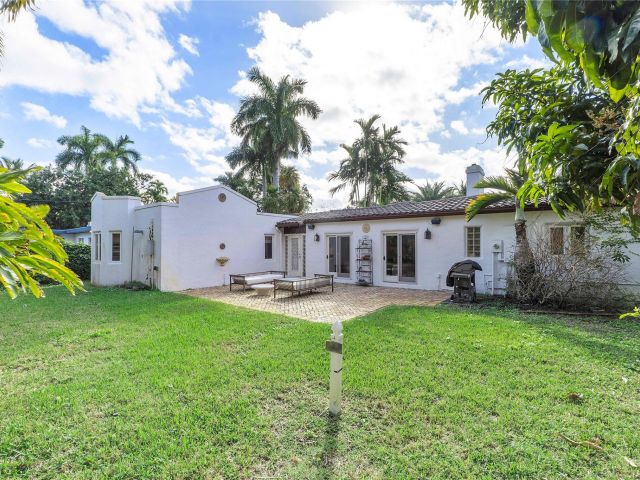 Продажа дома по адресу 1615 SE 4th St - фото 6242663