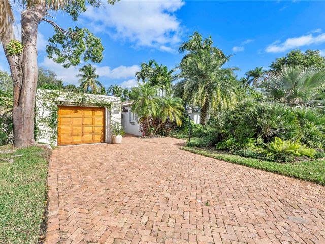 Продажа дома по адресу 1615 SE 4th St - фото 6242667