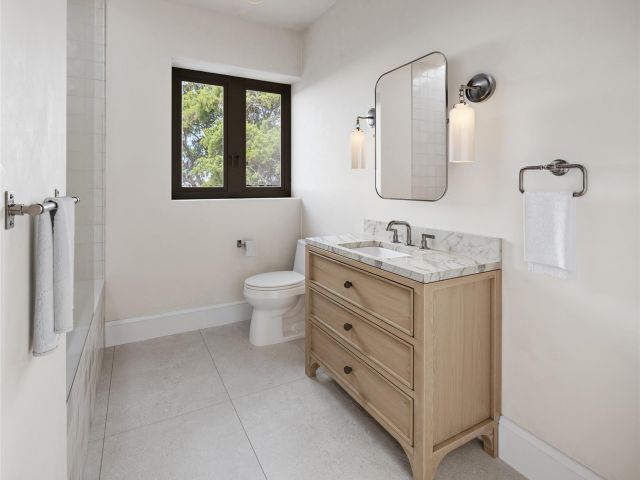 Продажа дома по адресу 1615 SE 4th St - фото 6242674