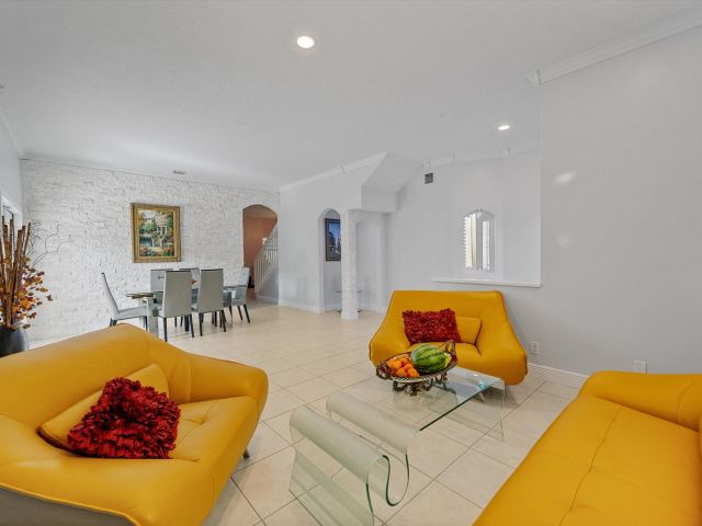 Продажа дома по адресу 3021 El Camino Real - фото 6760598